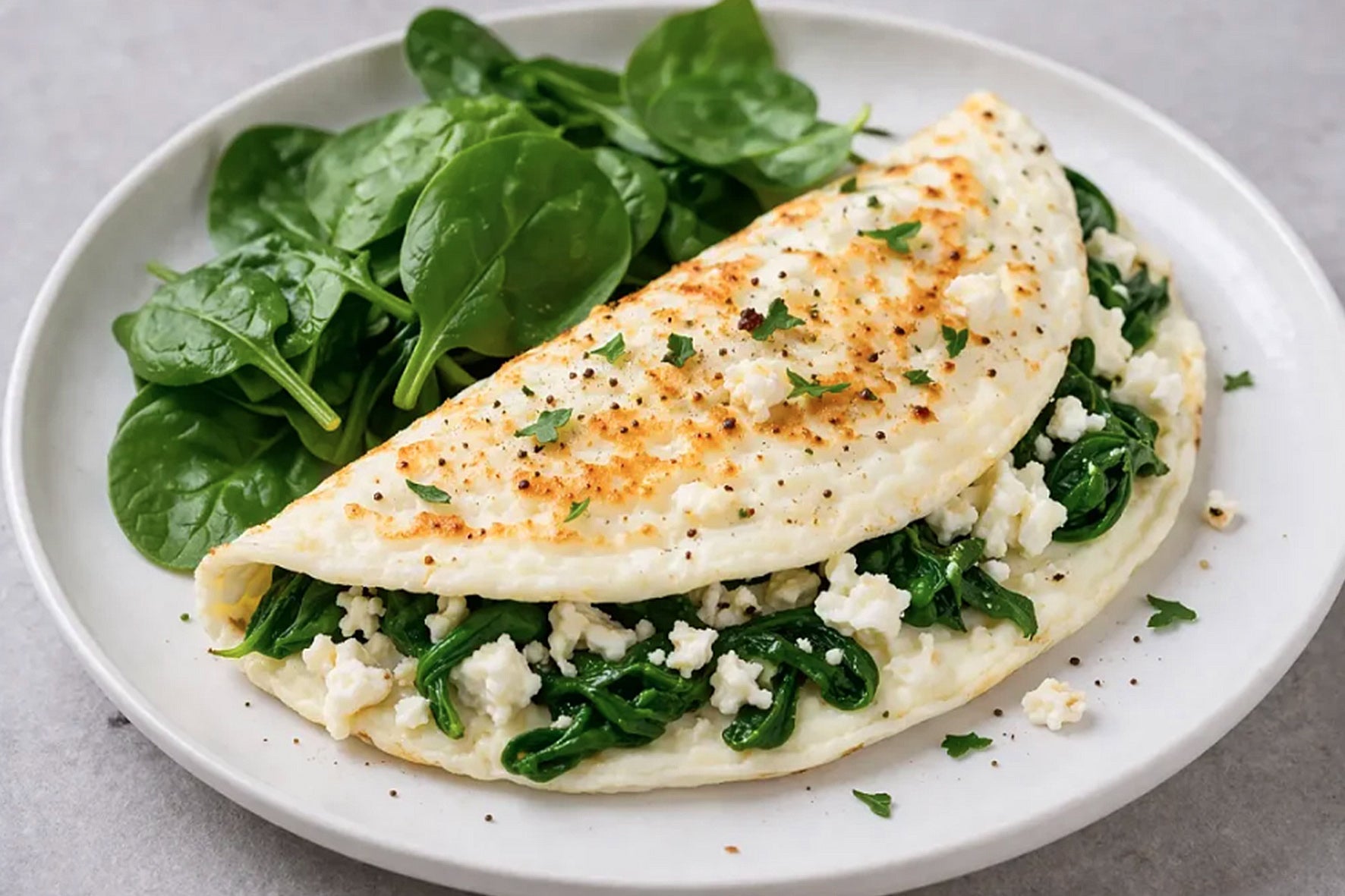 Omelette à 4 blancs d’œufs, épinards et feta ( a faire chez soi )